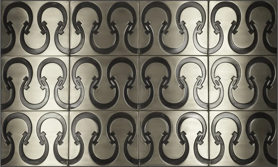 Metal wall tiles with horseshoe pattern silver version